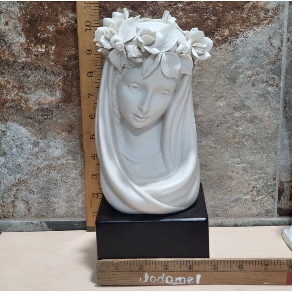 Vintage Cybis Porcelain Figurine Madonna Queen of Angels Wood Base Signed - Picture 9 of 10